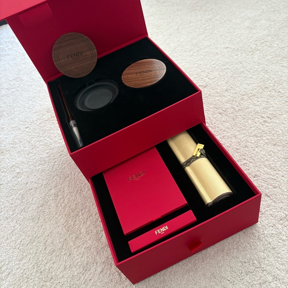 Fendi VIP Red Calligraphy Gift Set - Picture 2 of 9